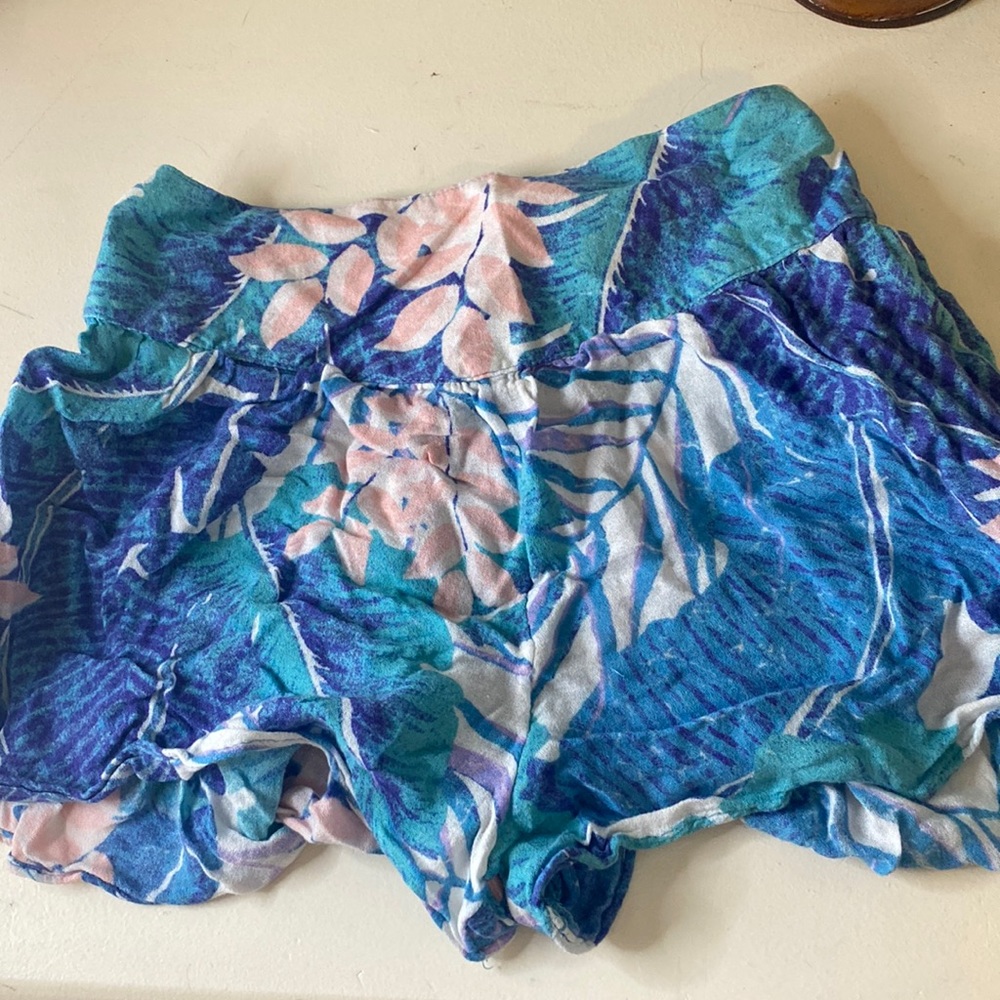 American Eagle flowy shorts. Hawaiian print